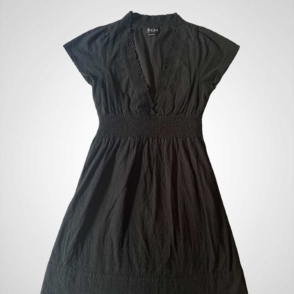 Women’s Sz 2 Black Deep V-Neck Short Sleeve A-Line Dress with Tie Waist